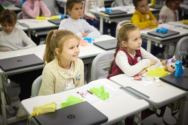 Students learning in a phone-free classroom during a lesson